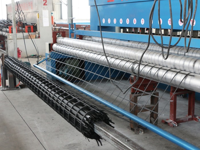 Steel plastic geogrid